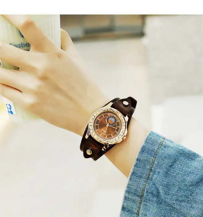 Women's Green Leather Quartz Watch with Rhinestone Dial — feature 10