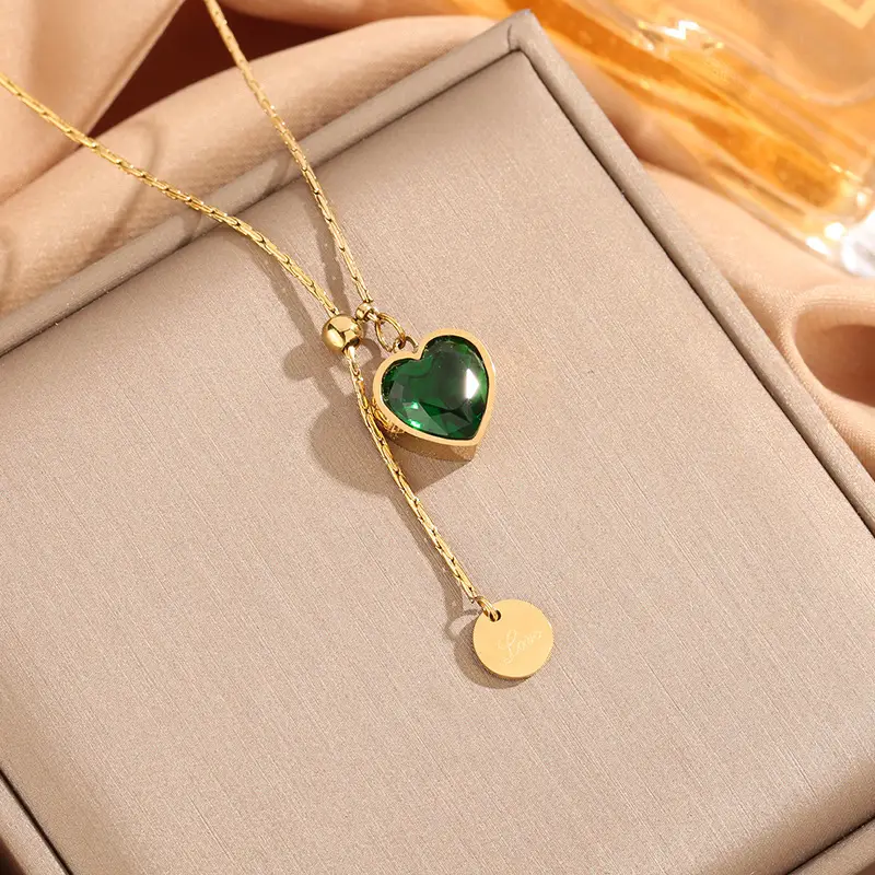 Women's Heart-shaped Emerald Diamond Necklace with Adjustable Chain β feature 2
