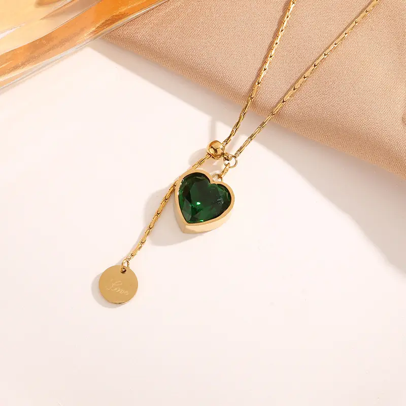 Women's Heart-shaped Emerald Diamond Necklace with Adjustable Chain β feature 3