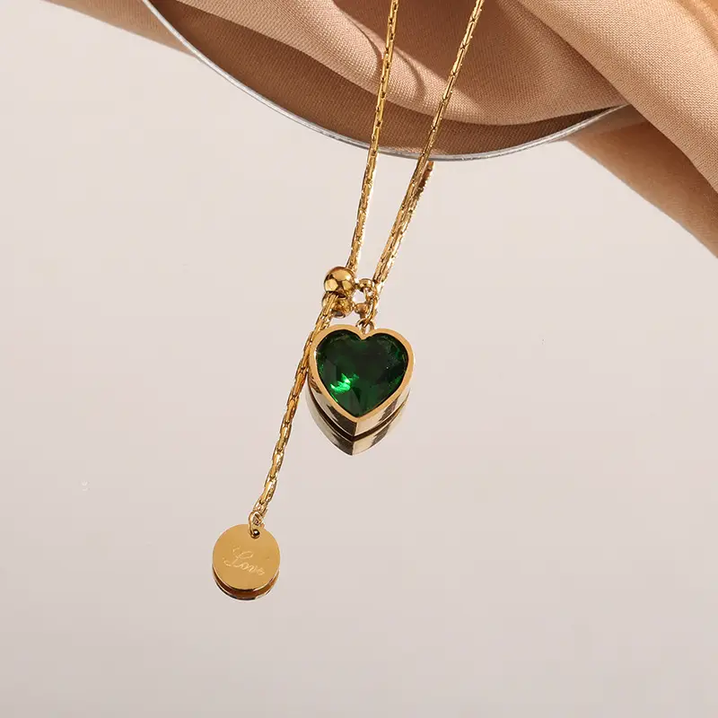 Women's Heart-shaped Emerald Diamond Necklace with Adjustable Chain β feature 4