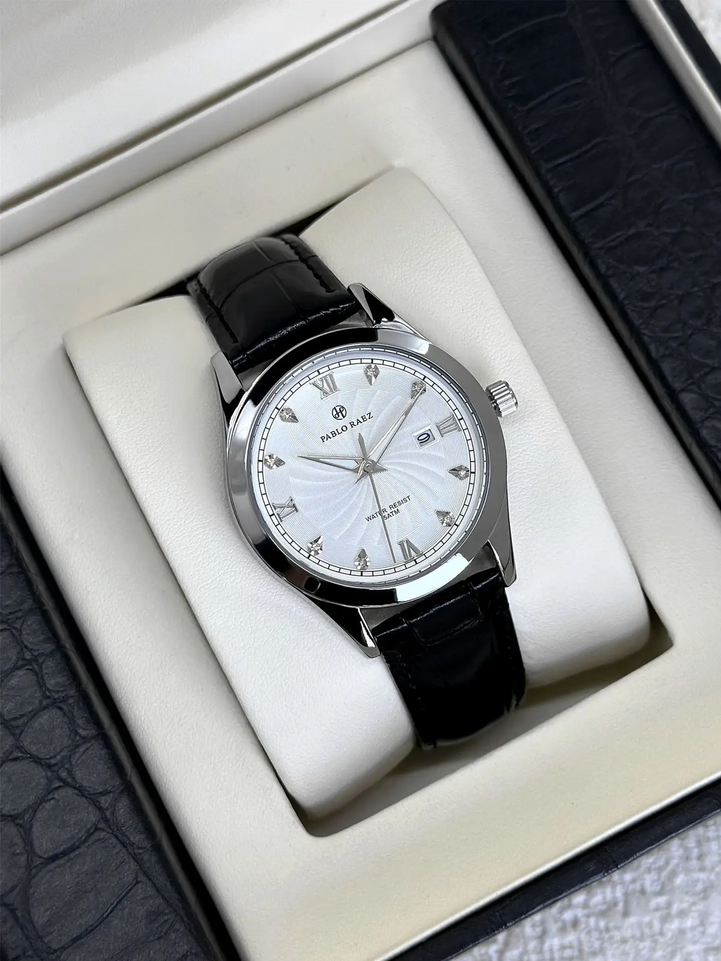 Men's Rhinestone Black Quartz Watch Dropshipping — feature 5