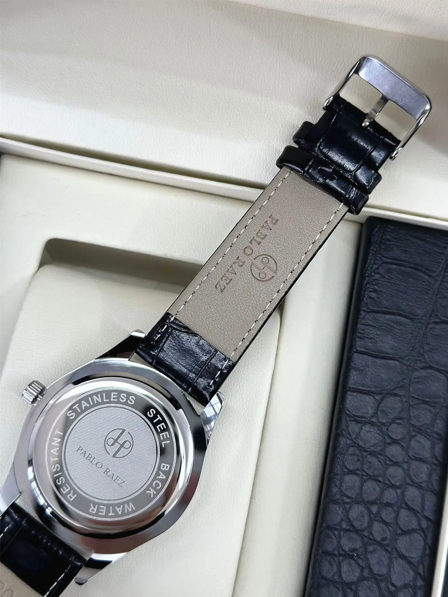 Men's Rhinestone Black Quartz Watch Dropshipping — feature 9
