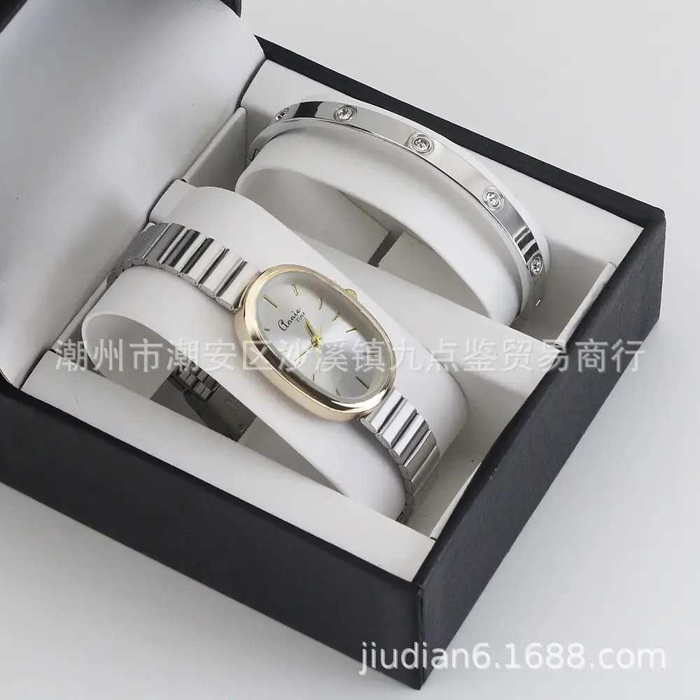 Women's Quartz Watch Set with Silver Bracelet - Image 14