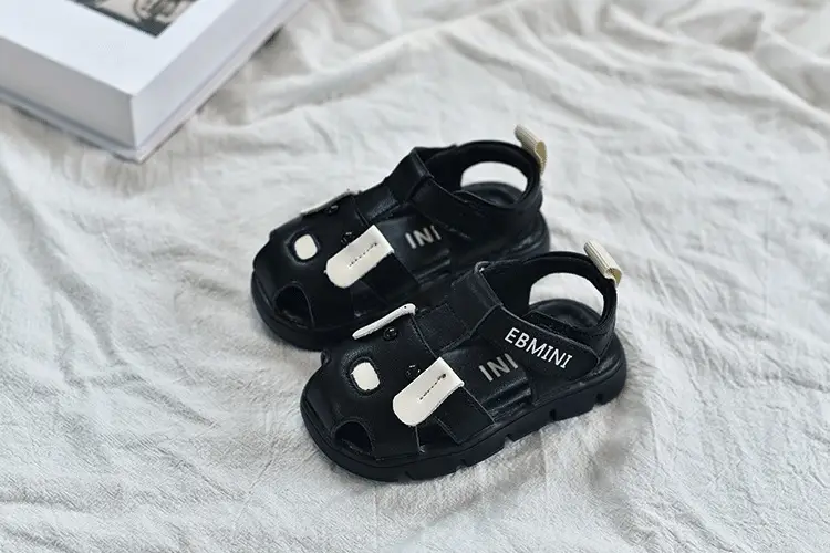 Cute Baby Sandals Black White Soft Sole Toddler Shoes — feature 9