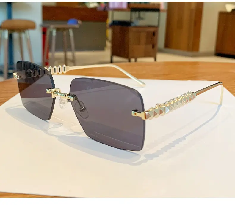 Square Frame Vintage Studded Sunglasses European American Ins — feature 19