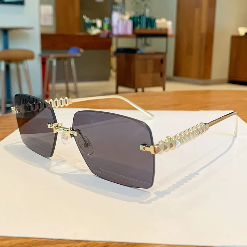 Square Frame Vintage Studded Sunglasses European American Ins
