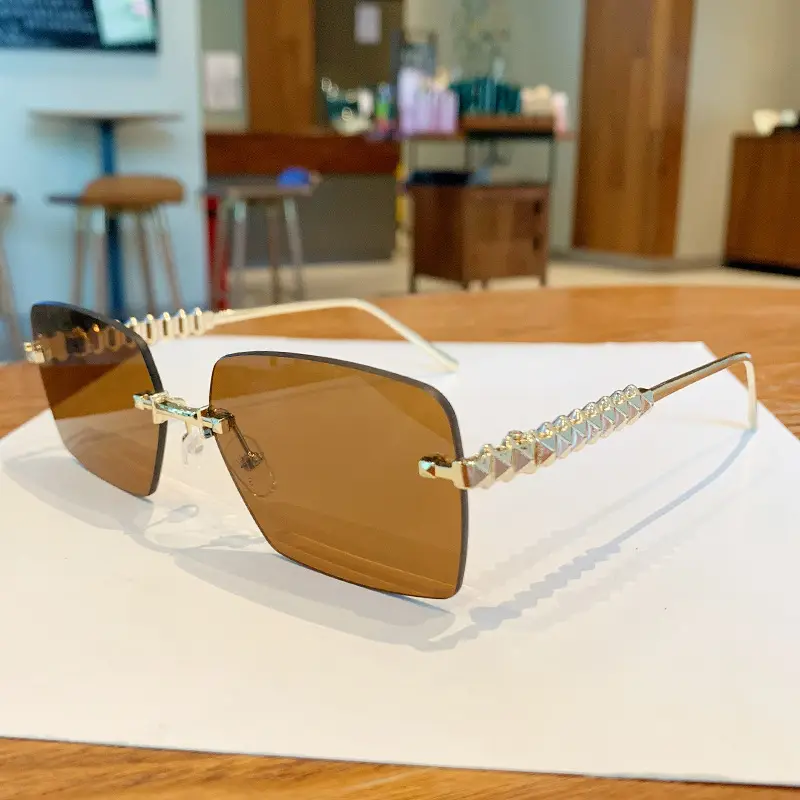 Square Frame Vintage Studded Sunglasses European American Ins - Image 3