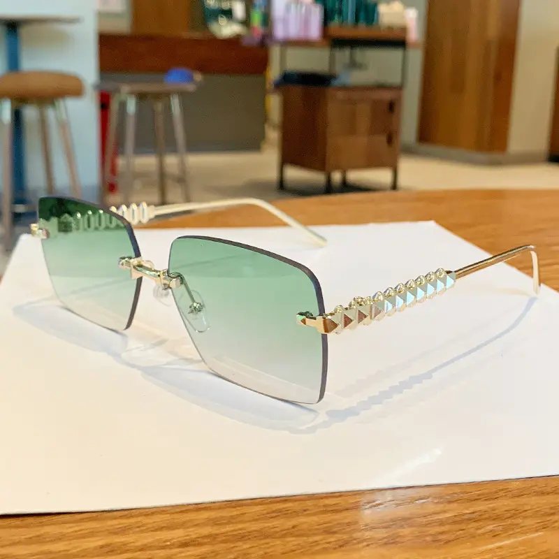 Square Frame Vintage Studded Sunglasses European American Ins - Image 4