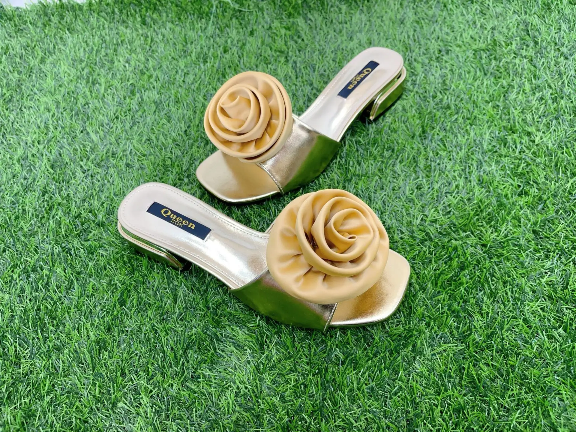 Rose Decorated Square Toe Women's Medium Heel Slippers - Image 3