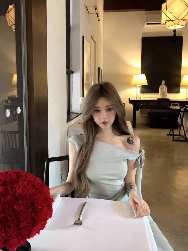French Off-Shoulder Slanted Shoulder Green Dress for Women Summer 2025 New Style Small Tulle Fishtail Hip-Hugging Long Skirt — feature 11