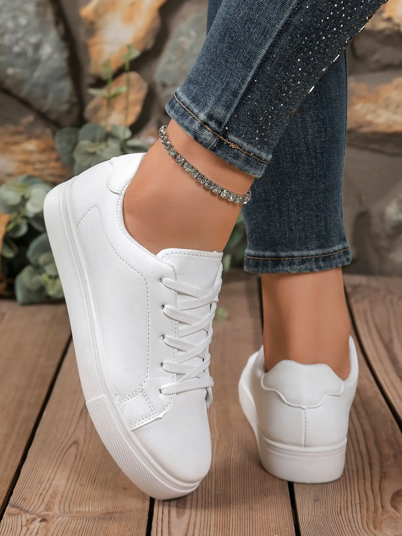 Women Black Casual Flat Sneakers Large 2025 — feature 12