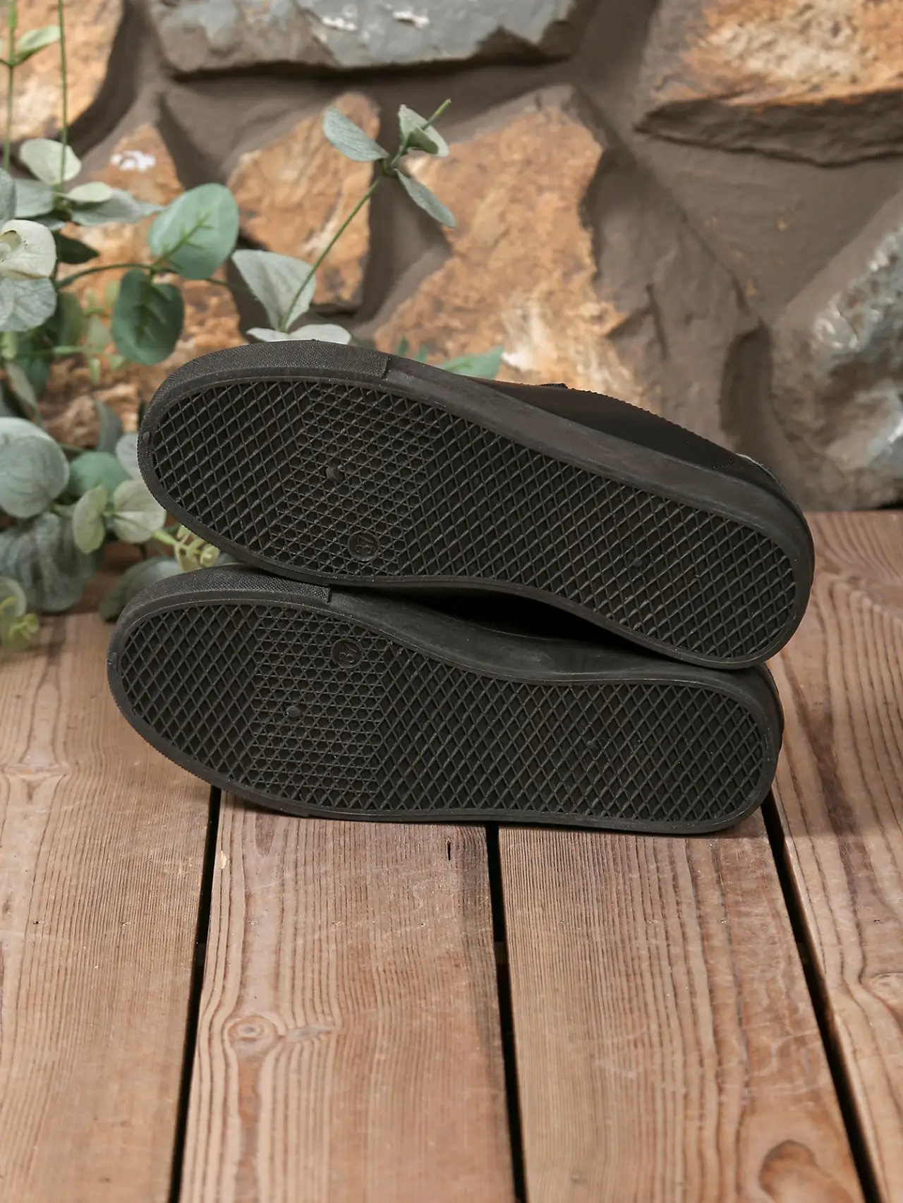Women Black Casual Flat Sneakers Large 2025 — feature 19