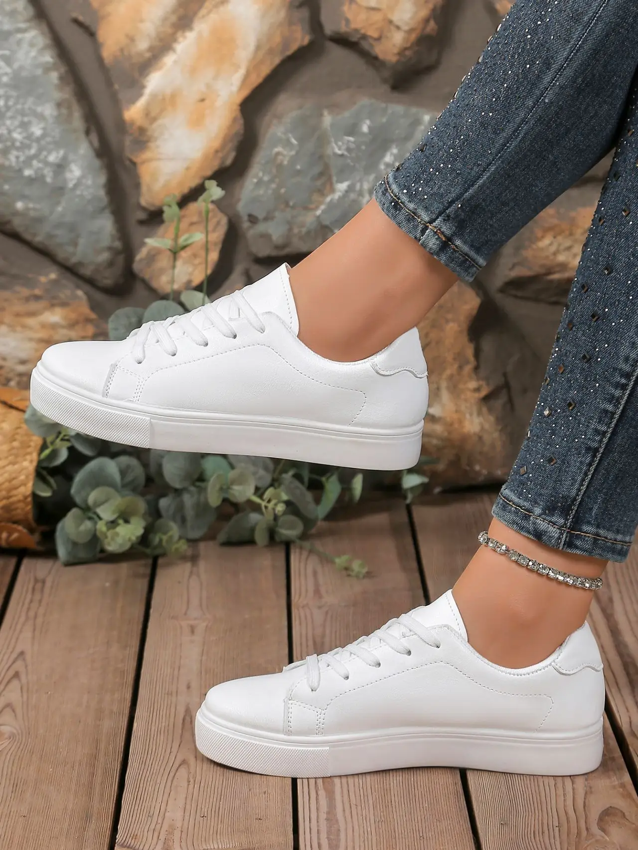 Women Black Casual Flat Sneakers Large 2025 — feature 9