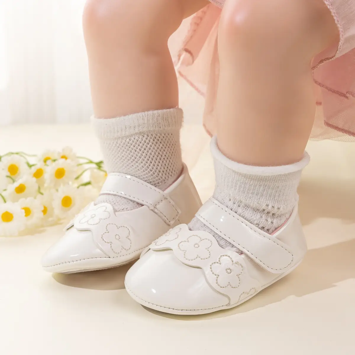 White Flower Crossbody Baby Shoes for Girls — feature 4