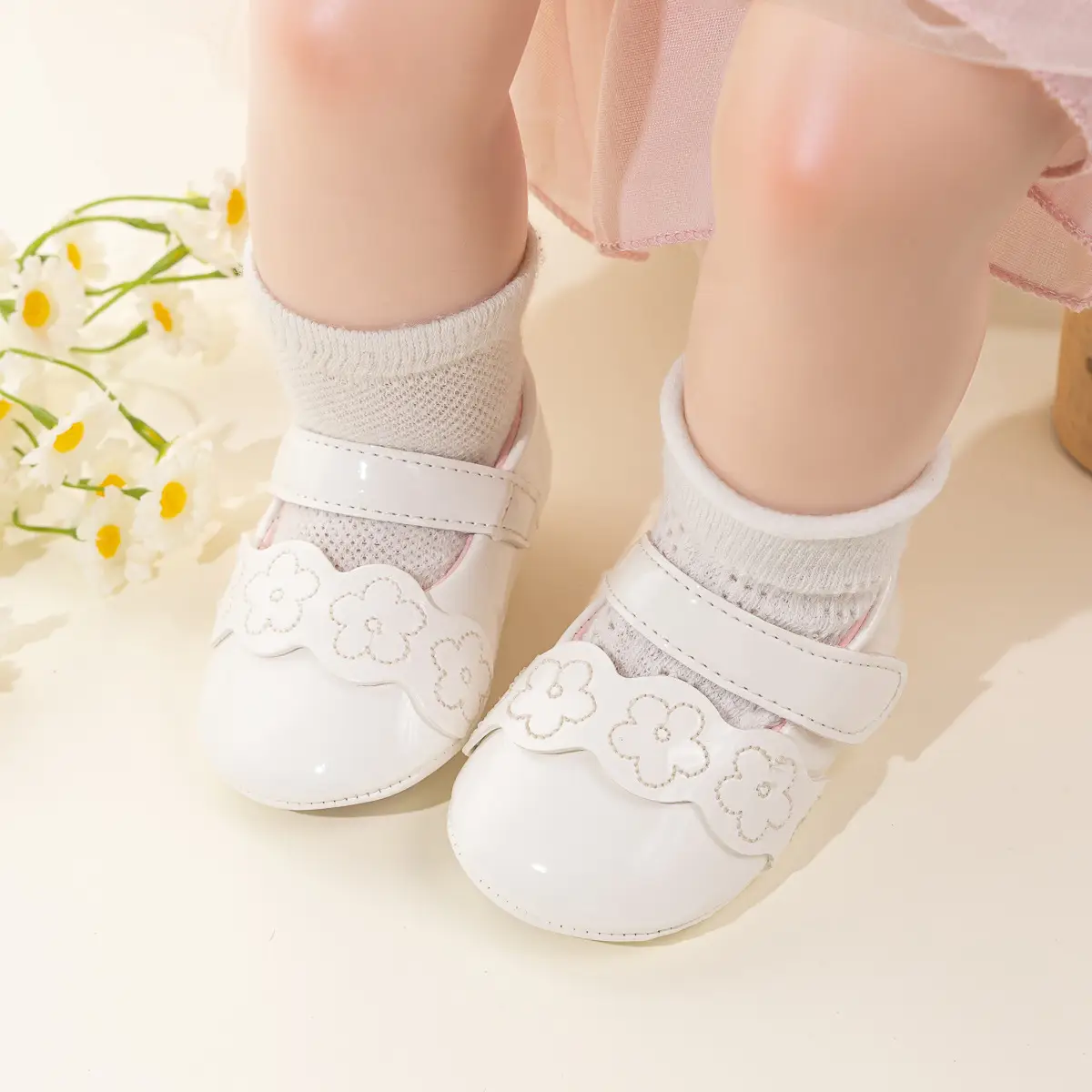 White Flower Crossbody Baby Shoes for Girls — feature 5