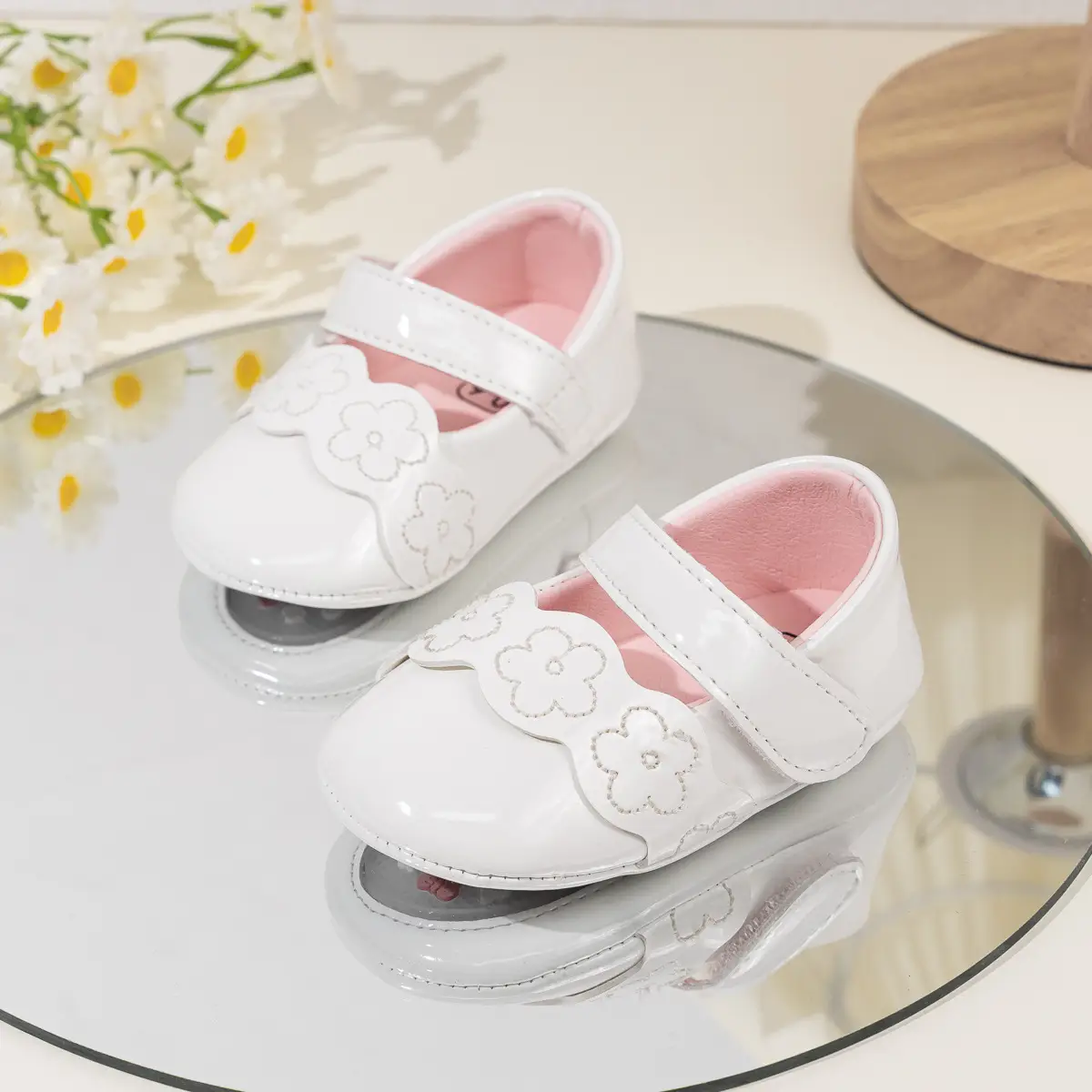 White Flower Crossbody Baby Shoes for Girls — feature 6