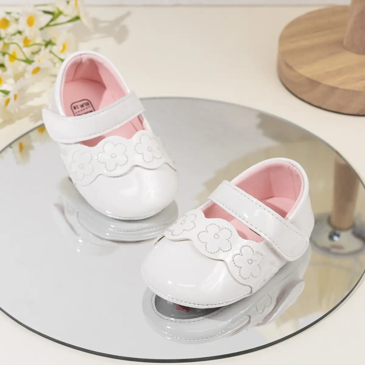 White Flower Crossbody Baby Shoes for Girls — feature 8