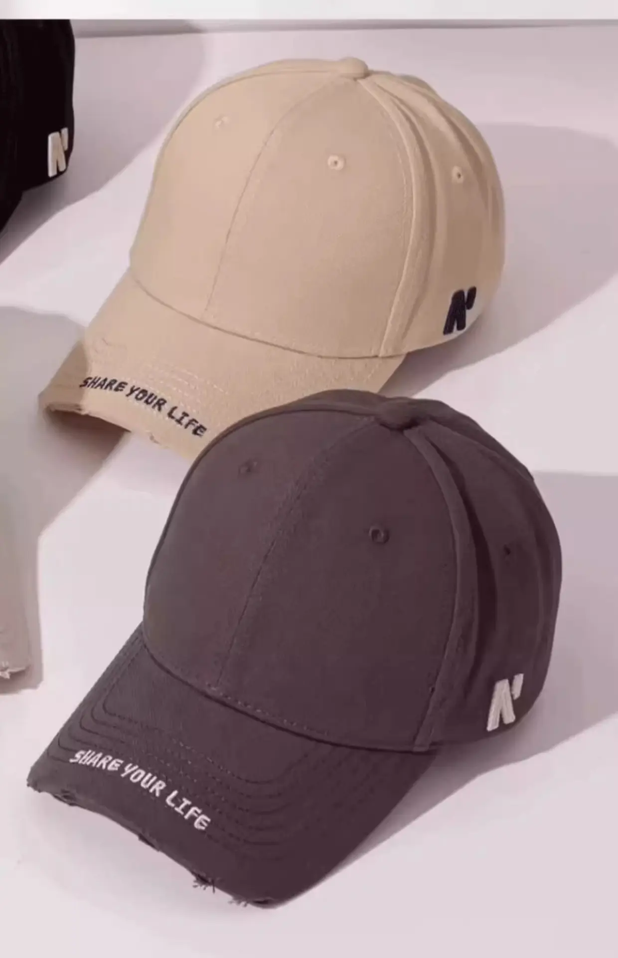 Women Face-Slimming Duckbill Cap with Retro Enlarged Brim — feature 13