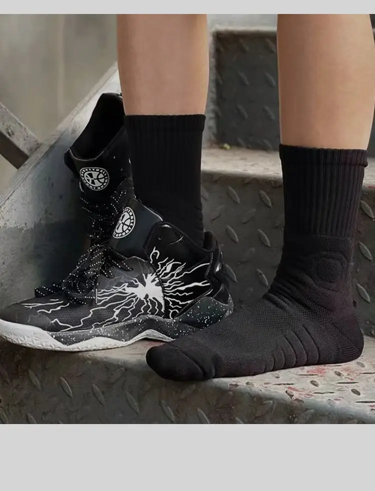 Men Dri-Fit Basketball Socks White Black Underwear — feature 9