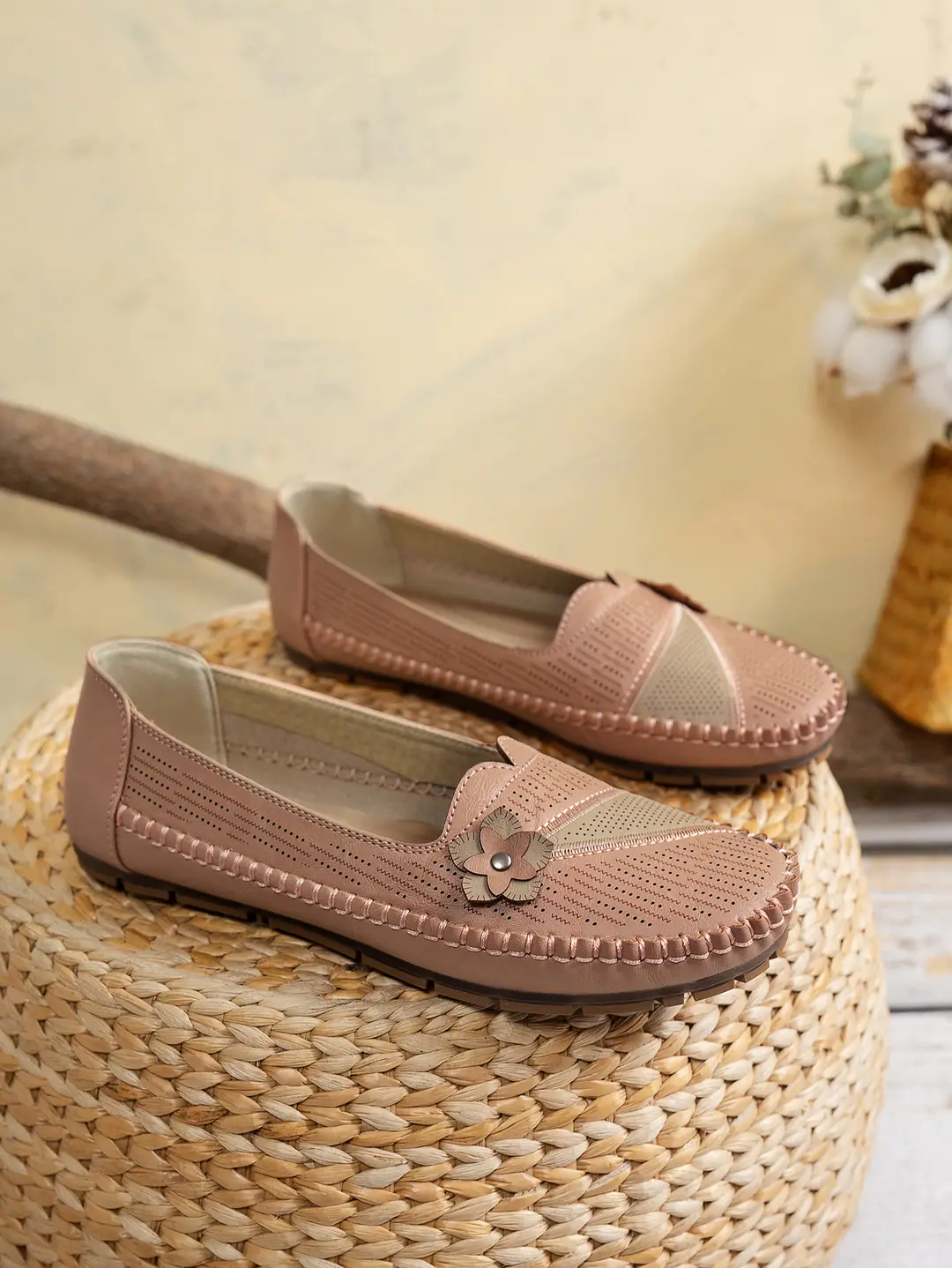 Large Size Popular Foreign Trade Stitching Flower Decoration Women's Flats Loafers Foreign Trade Cross-Border E-Commerce Supply — feature 11