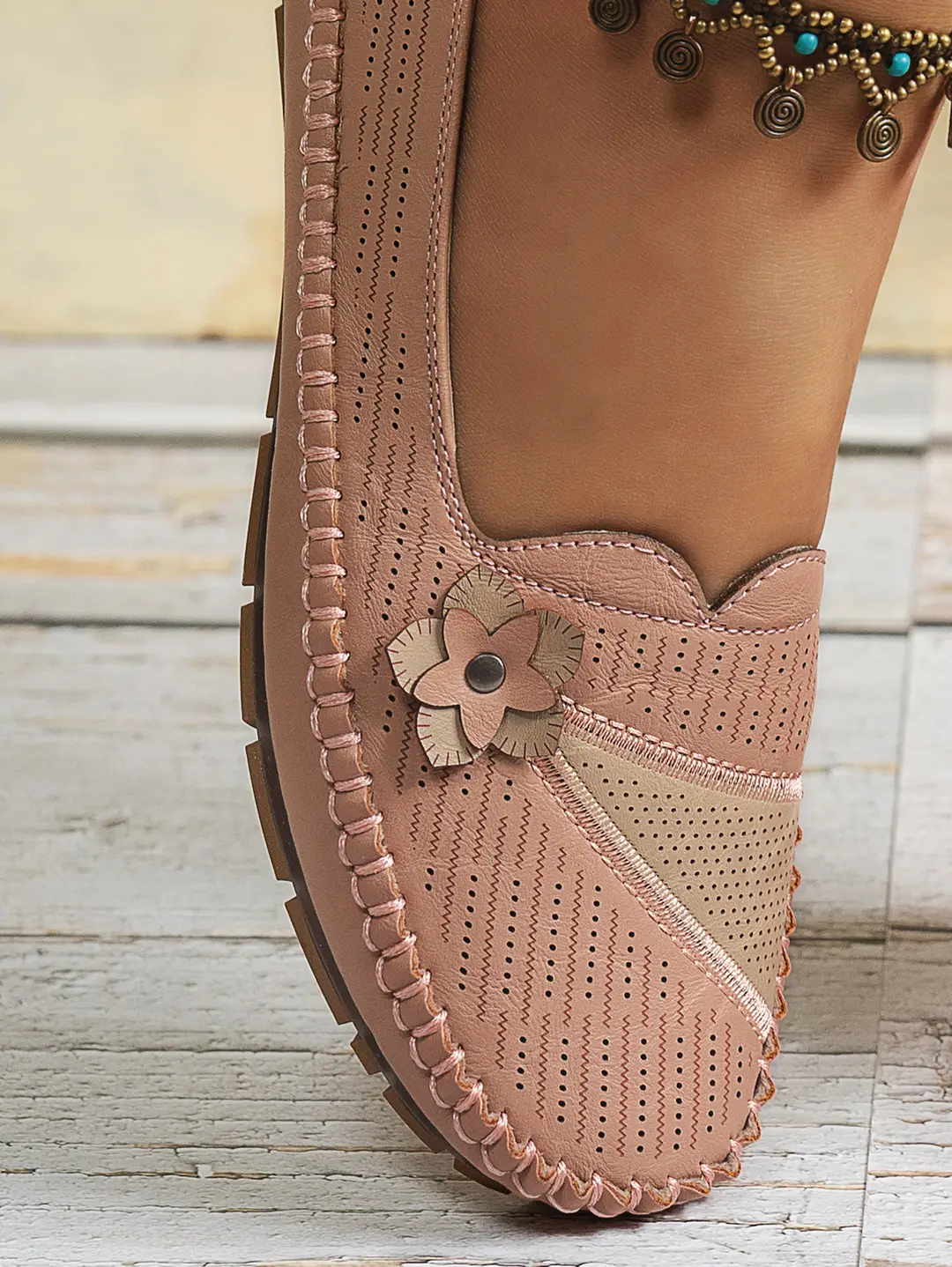 Large Size Popular Foreign Trade Stitching Flower Decoration Women's Flats Loafers Foreign Trade Cross-Border E-Commerce Supply — feature 12