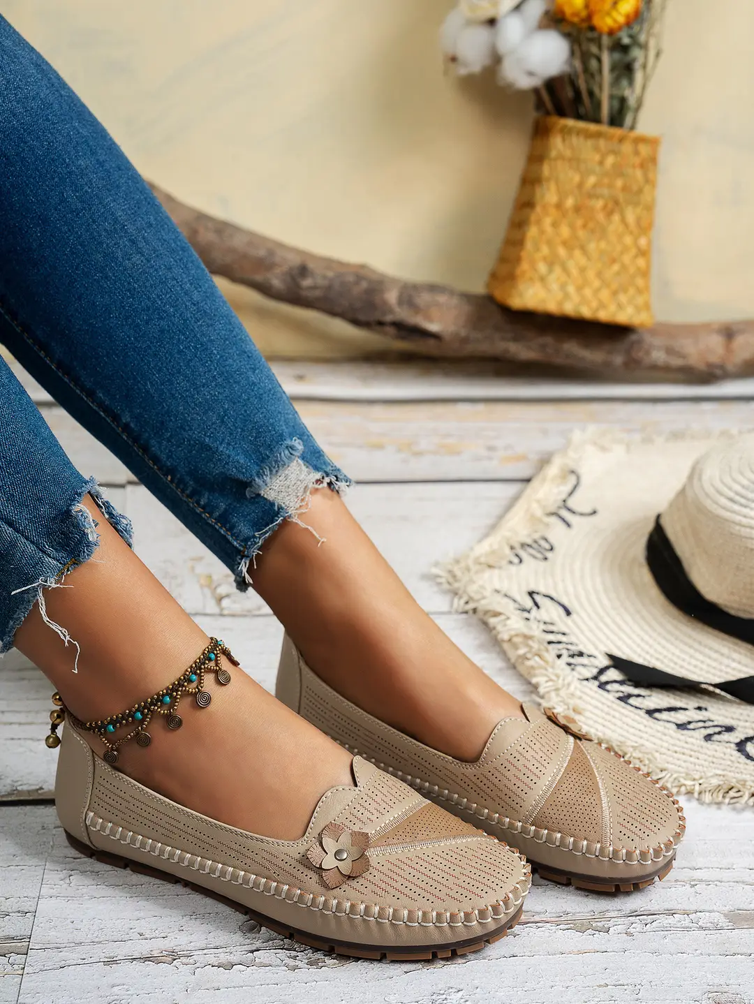 Large Size Popular Foreign Trade Stitching Flower Decoration Women's Flats Loafers Foreign Trade Cross-Border E-Commerce Supply — feature 16
