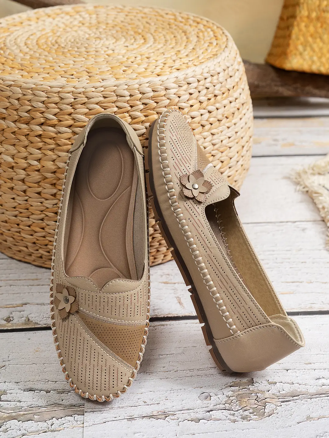 Large Size Popular Foreign Trade Stitching Flower Decoration Women's Flats Loafers Foreign Trade Cross-Border E-Commerce Supply — feature 17