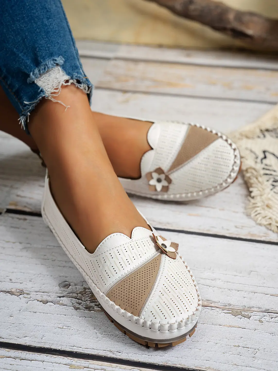 Large Size Popular Foreign Trade Stitching Flower Decoration Women's Flats Loafers Foreign Trade Cross-Border E-Commerce Supply — feature 2