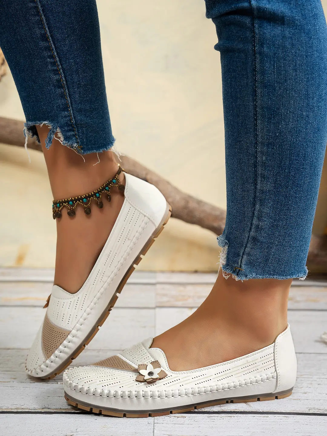 Large Size Popular Foreign Trade Stitching Flower Decoration Women's Flats Loafers Foreign Trade Cross-Border E-Commerce Supply — feature 3