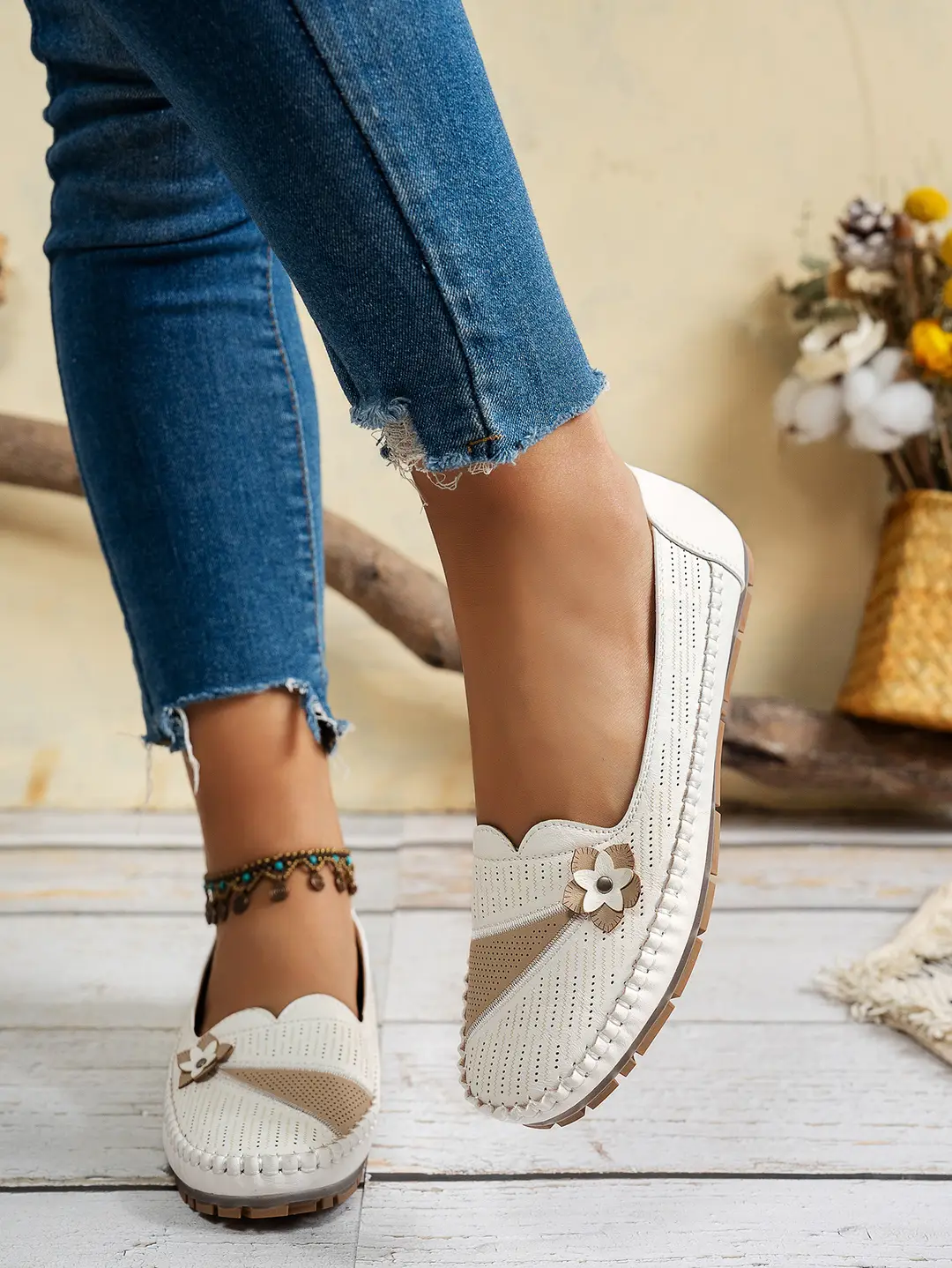 Large Size Popular Foreign Trade Stitching Flower Decoration Women's Flats Loafers Foreign Trade Cross-Border E-Commerce Supply — feature 4
