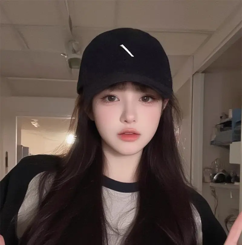 Women Red Baseball Cap Wide Brim Sunshade — feature 1