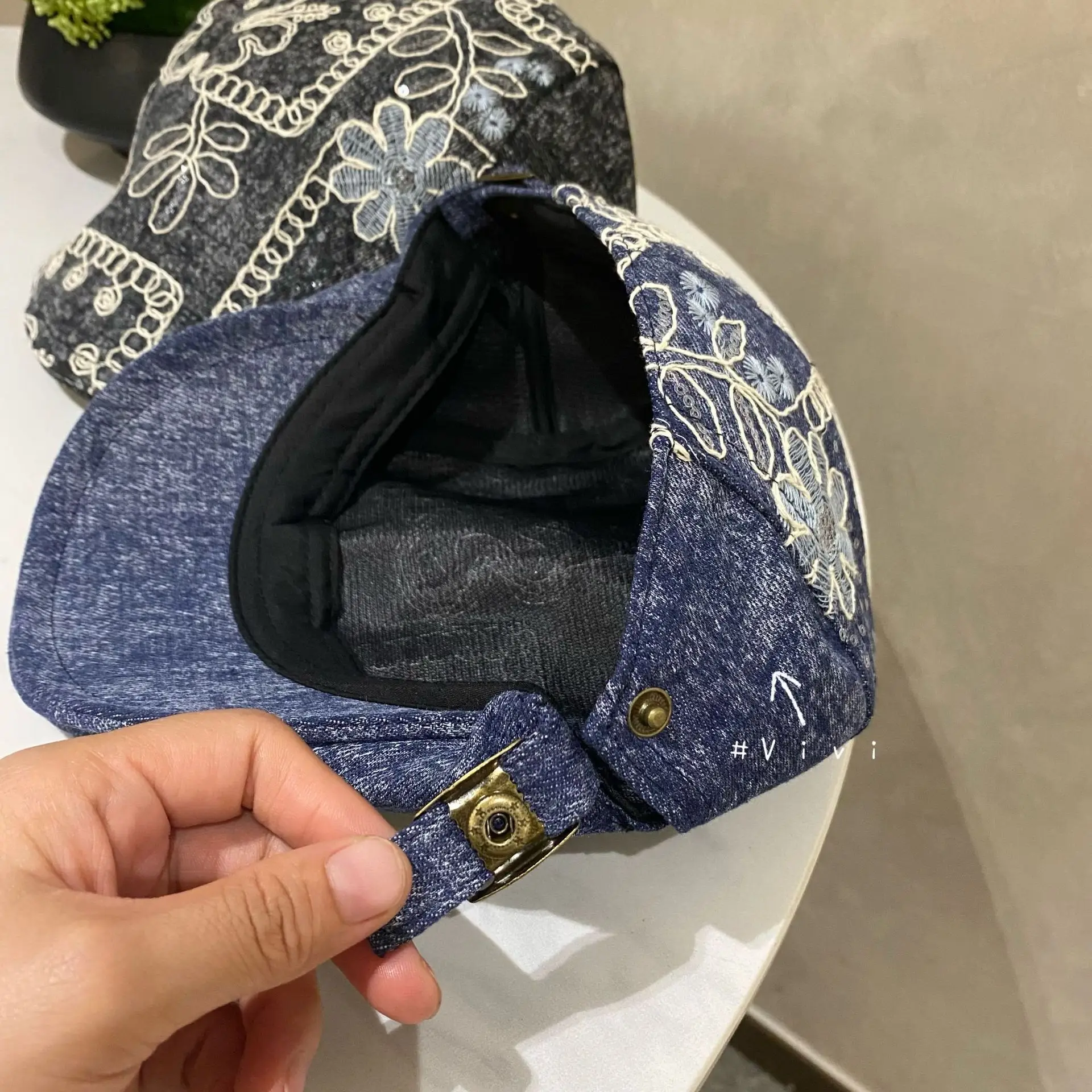 Retro Embroidered Duck Tongue Hat for Men Women Blue — feature 3