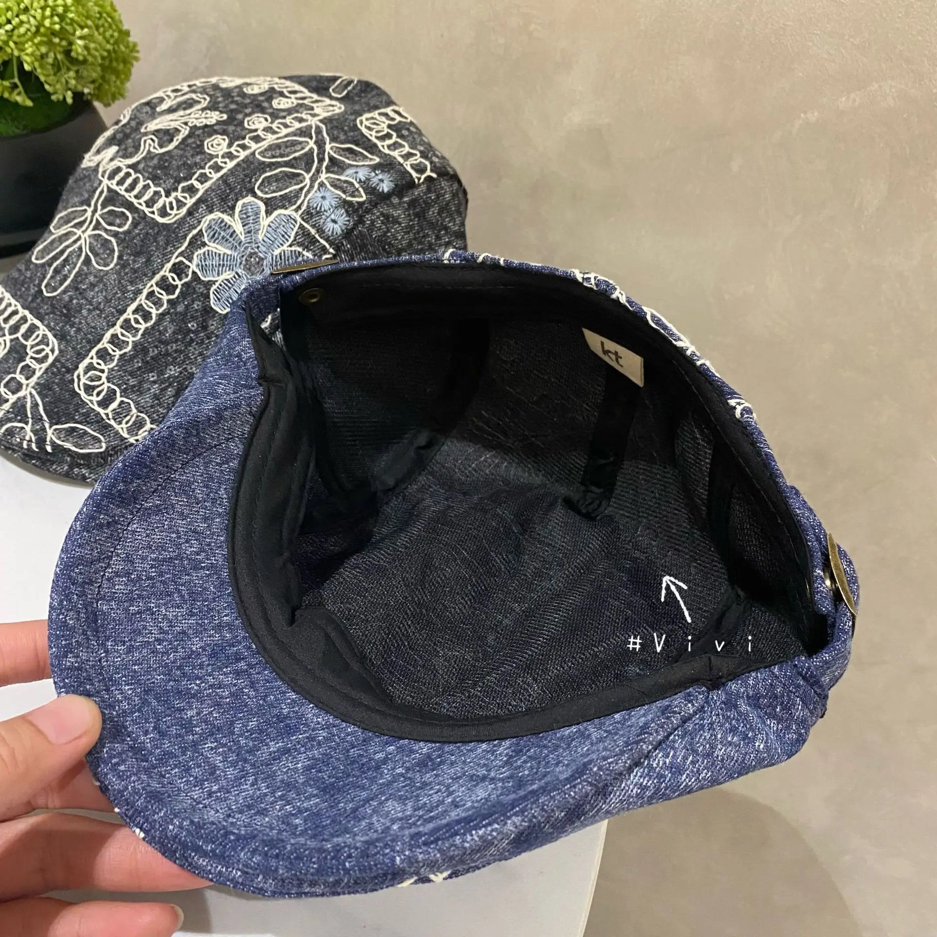 Retro Embroidered Duck Tongue Hat for Men Women Blue — feature 4