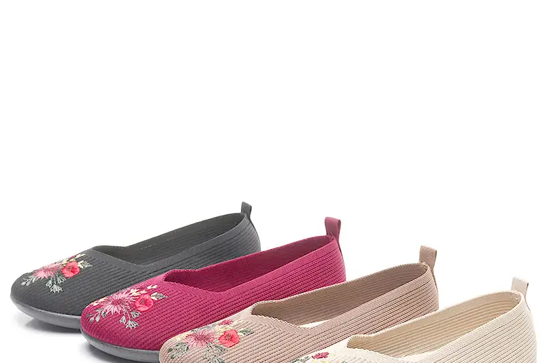 2026 New Style Old Beijing Cloth Shoes with Soft Soles, Non-Slip, Fly-Knit, Breathable Slip-On Shoes for Middle-Aged and Elderly Women — feature 16