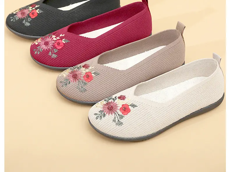 2026 New Style Old Beijing Cloth Shoes with Soft Soles, Non-Slip, Fly-Knit, Breathable Slip-On Shoes for Middle-Aged and Elderly Women — feature 2