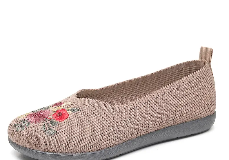 2026 New Style Old Beijing Cloth Shoes with Soft Soles, Non-Slip, Fly-Knit, Breathable Slip-On Shoes for Middle-Aged and Elderly Women — feature 24