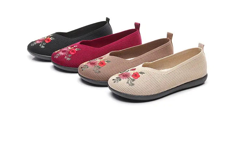 2026 New Style Old Beijing Cloth Shoes with Soft Soles, Non-Slip, Fly-Knit, Breathable Slip-On Shoes for Middle-Aged and Elderly Women — feature 4