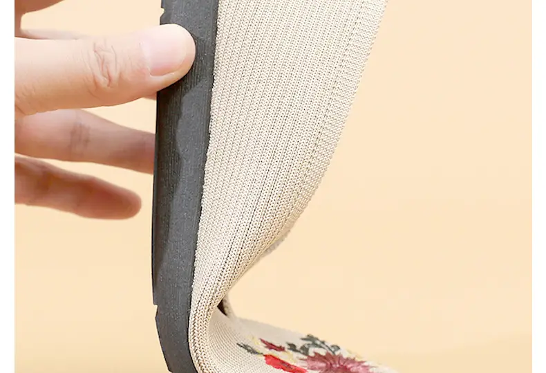 2026 New Style Old Beijing Cloth Shoes with Soft Soles, Non-Slip, Fly-Knit, Breathable Slip-On Shoes for Middle-Aged and Elderly Women — feature 7