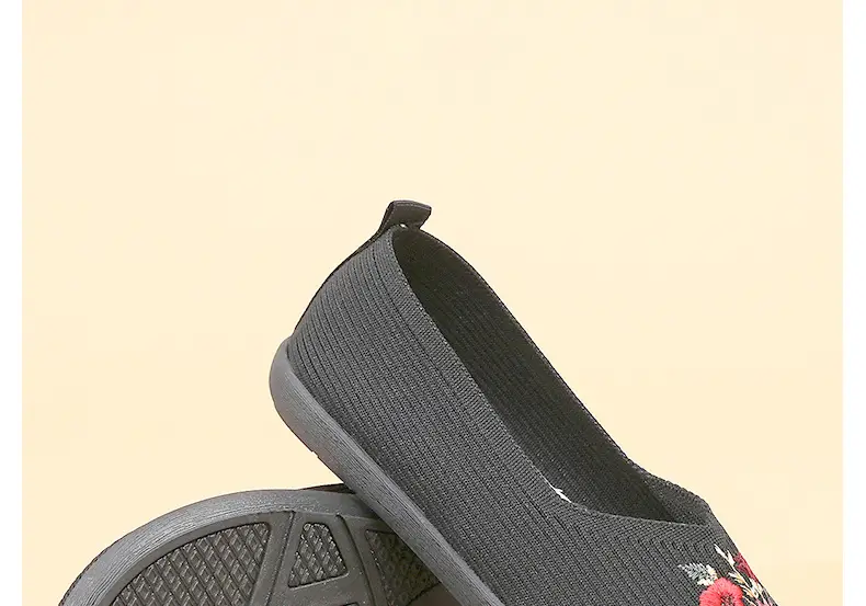 2026 New Style Old Beijing Cloth Shoes with Soft Soles, Non-Slip, Fly-Knit, Breathable Slip-On Shoes for Middle-Aged and Elderly Women — feature 9