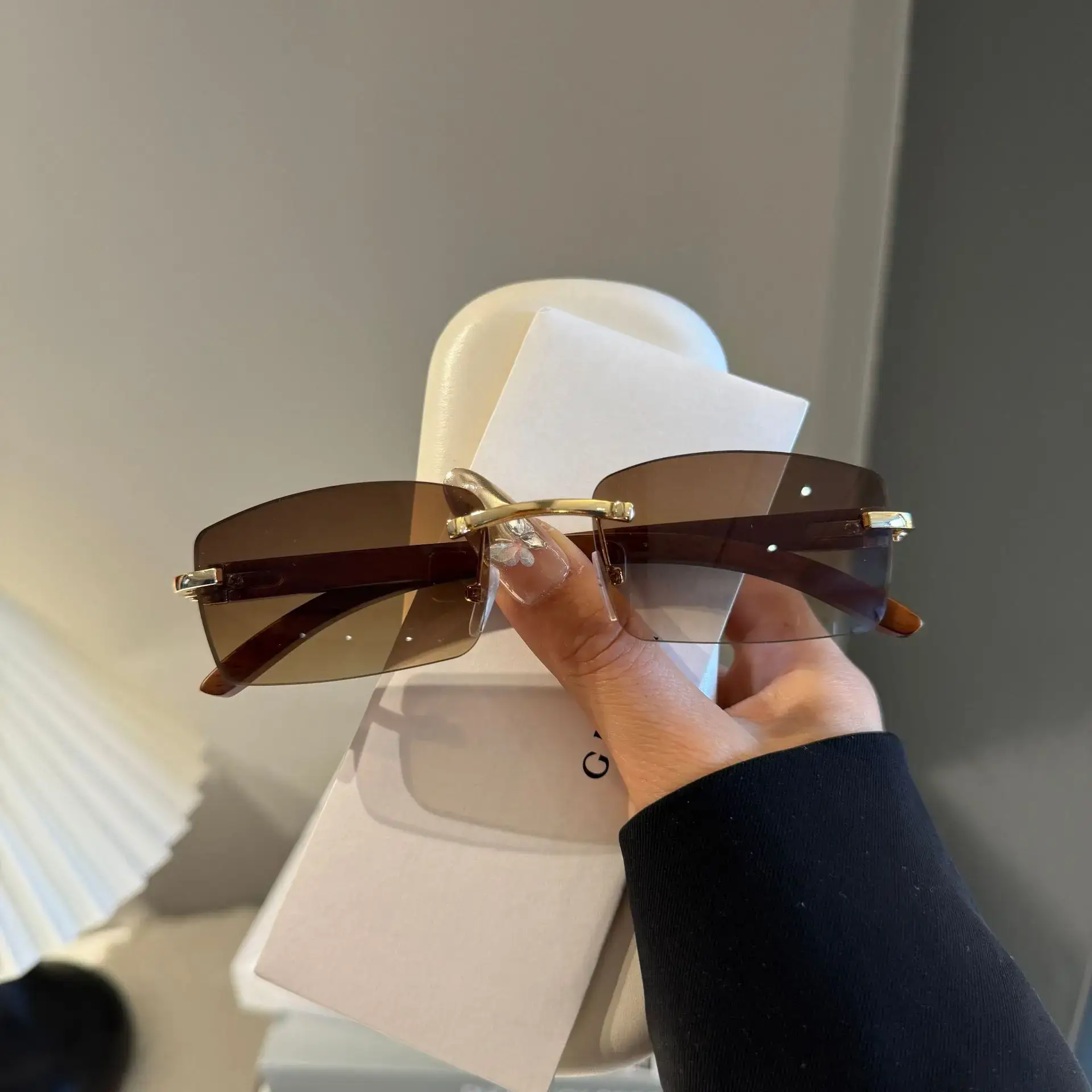 Rimless Gradient Brown Square Cut Sunglasses for Women Men — feature 13