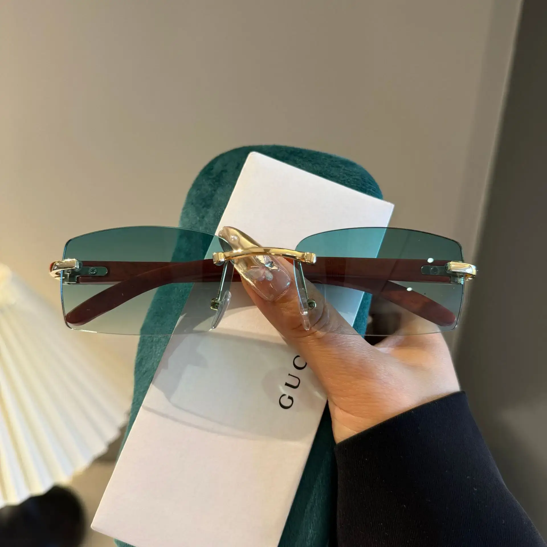 Rimless Gradient Brown Square Cut Sunglasses for Women Men — feature 16