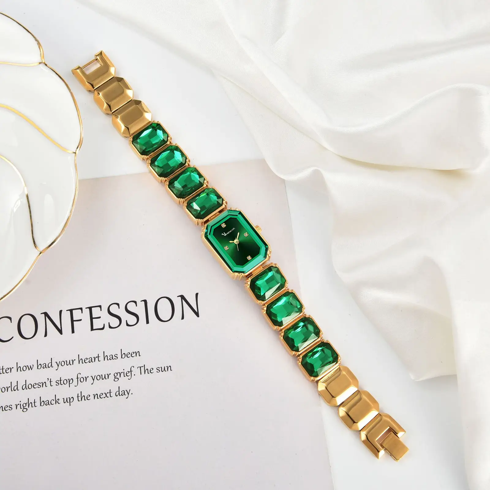 Elegant Green Square Dial Women's Quartz Watch - Image 3