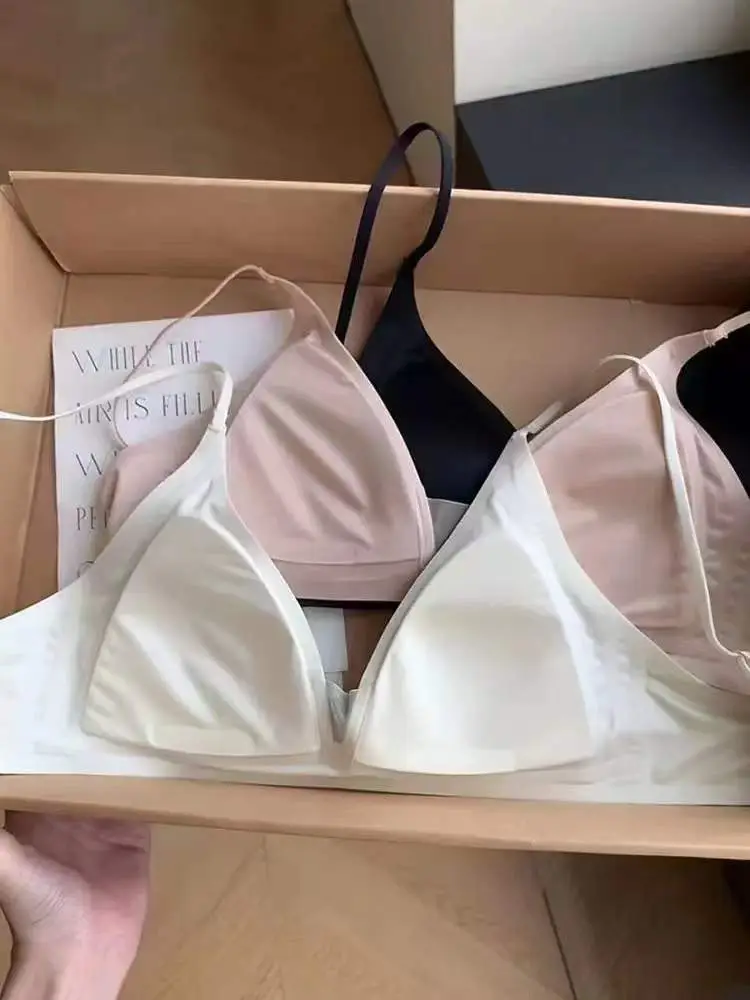 Little Red Calligraphy Style Xin's Triangle Cup Girl Underwear Women's Summer Thin Seamless Beauty Back Bra — feature 2