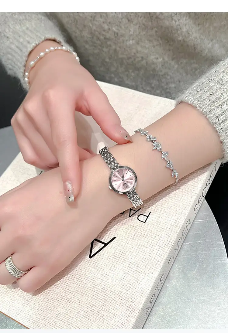Women's Elegant Water Resistant Bracelet Watch with Chain Strap — feature 2
