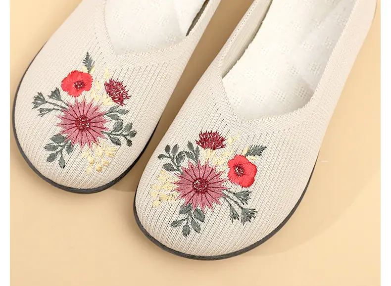 Old Beijing Cloth Shoes, Women's Embroidered Shoes, Flat Heel Mom's Shoes, Soft Soles, Comfortable and Breathable, Non-Slip Ethnic Style Shoes — feature 14