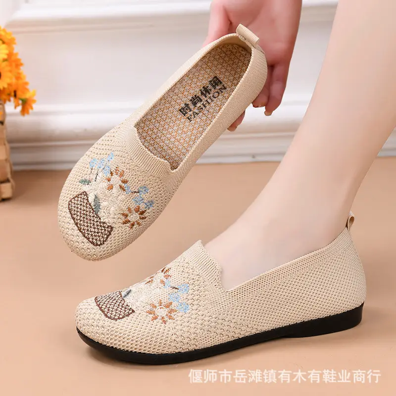 2025 New Old Beijing Cloth Shoes Mom's Shoes Lightweight Soft Sole Summer Mesh Breathable Embroidered Shoes Slip-On Women's Shoes - Image 5