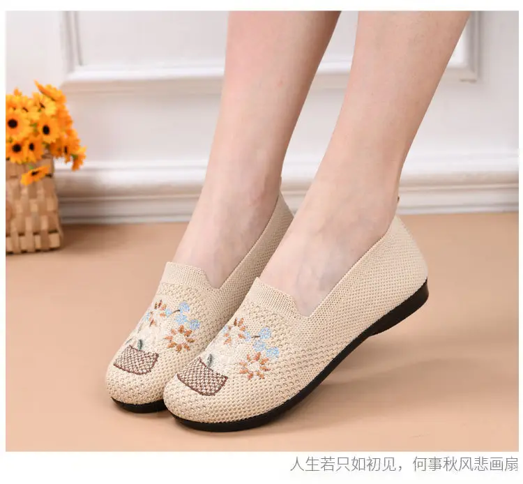2025 New Old Beijing Cloth Shoes Mom's Shoes Lightweight Soft Sole Summer Mesh Breathable Embroidered Shoes Slip-On Women's Shoes — feature 15