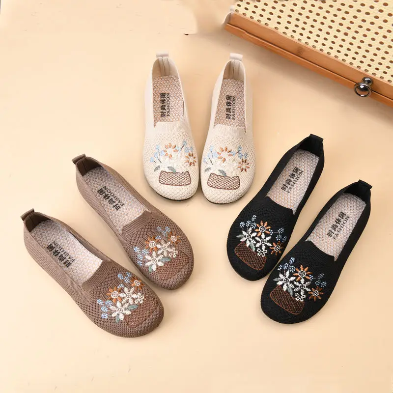 2025 New Old Beijing Cloth Shoes Mom's Shoes Lightweight Soft Sole Summer Mesh Breathable Embroidered Shoes Slip-On Women's Shoes — feature 17