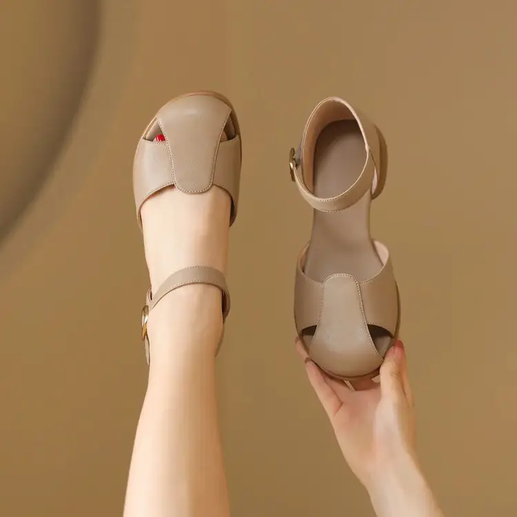 Round-Toe Retro Closed-Toe Sandals for Women, New Summer 2024 Style with Chunky Heels, Single Strap, Hollow Roman High-Heeled Sandals — feature 1