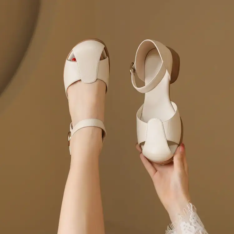 Round-Toe Retro Closed-Toe Sandals for Women, New Summer 2024 Style with Chunky Heels, Single Strap, Hollow Roman High-Heeled Sandals — feature 3